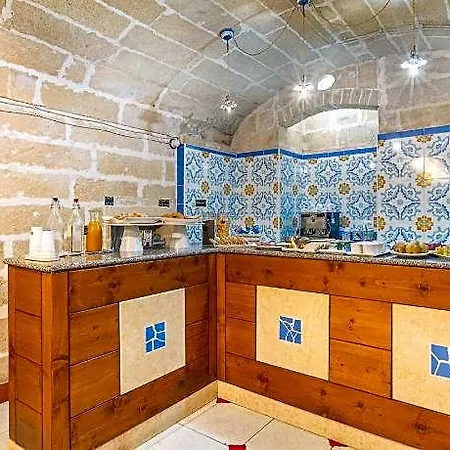 L'uomo E Il Mare Bed & Breakfast 3*