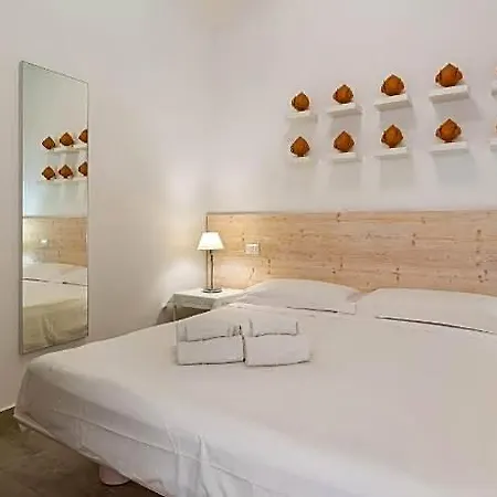L'uomo E Il Mare Bed & Breakfast 3*