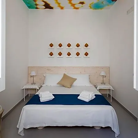 L'uomo E Il Mare Bed & Breakfast 3*